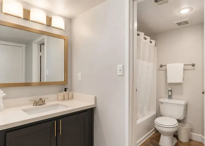 Modern Retreat Near Asu Pool Gym Pet-friendly Parking * Tempe
