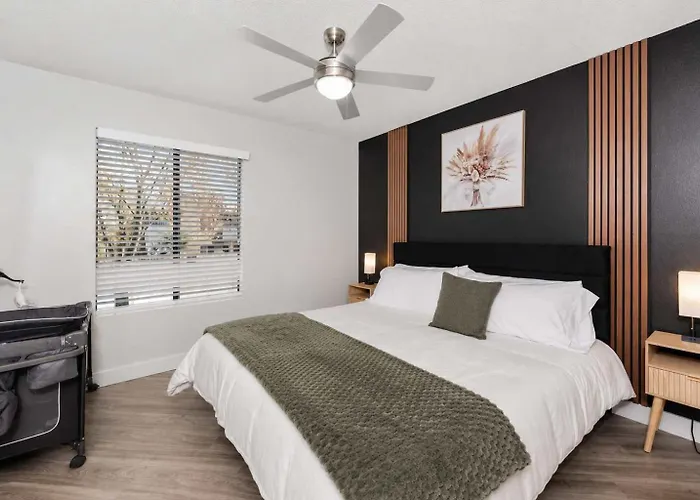 Modern Retreat Near Asu Pool Gym Pet-friendly Parking