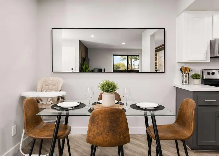 Modern Retreat Near Asu Pool Gym Pet-friendly Parking