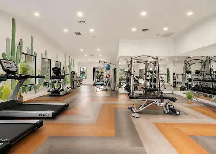 Modern Retreat Near Asu Pool Gym Pet-friendly Parking *